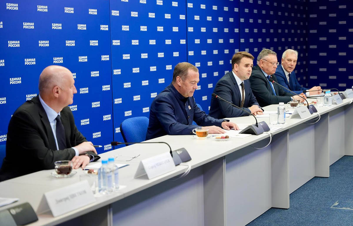 ministar Dačić i Medvedev (1).jpg