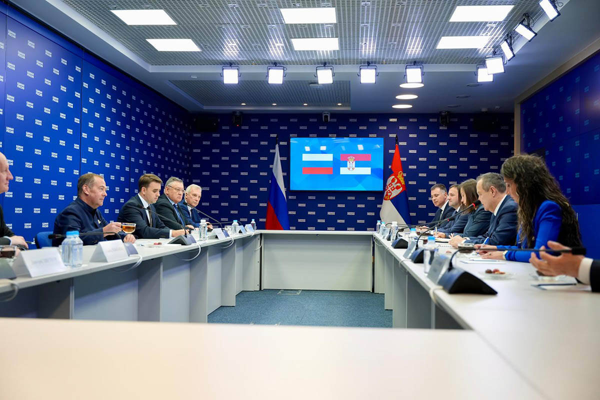 ministar Dačić i Medvedev (1).jpg