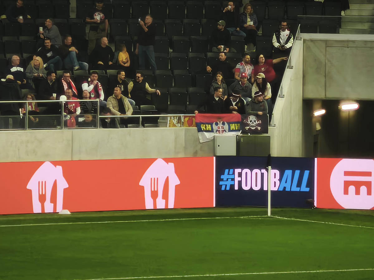 Navijači Crvene zvezde u Luganu (1).jpg