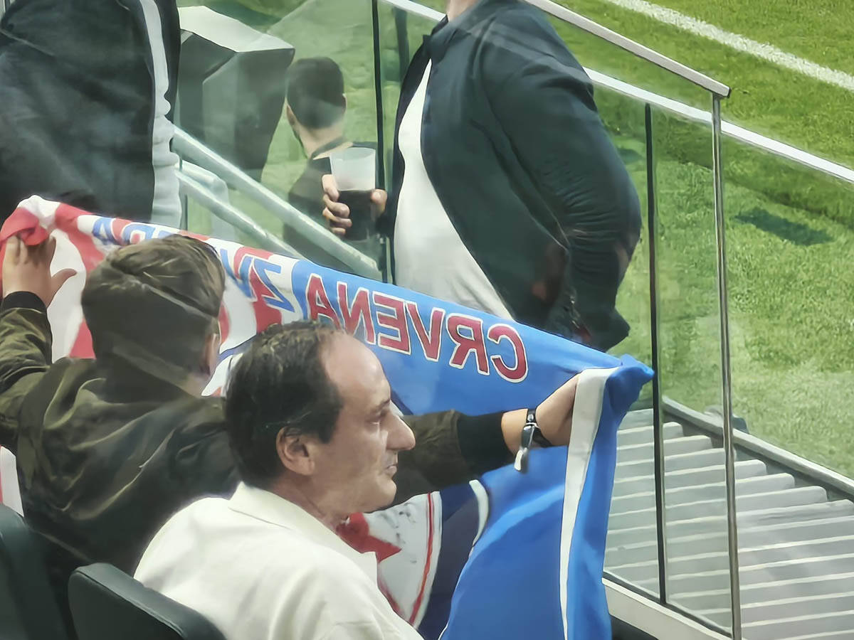 Navijači Crvene zvezde u Luganu (1).jpg