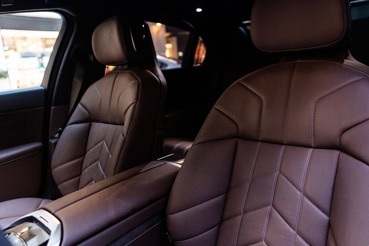 BMW 740 xDrive (1).jpg