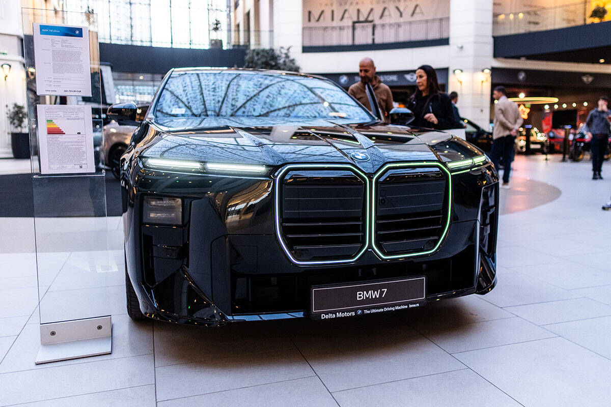 BMW 740 xDrive (1).jpg