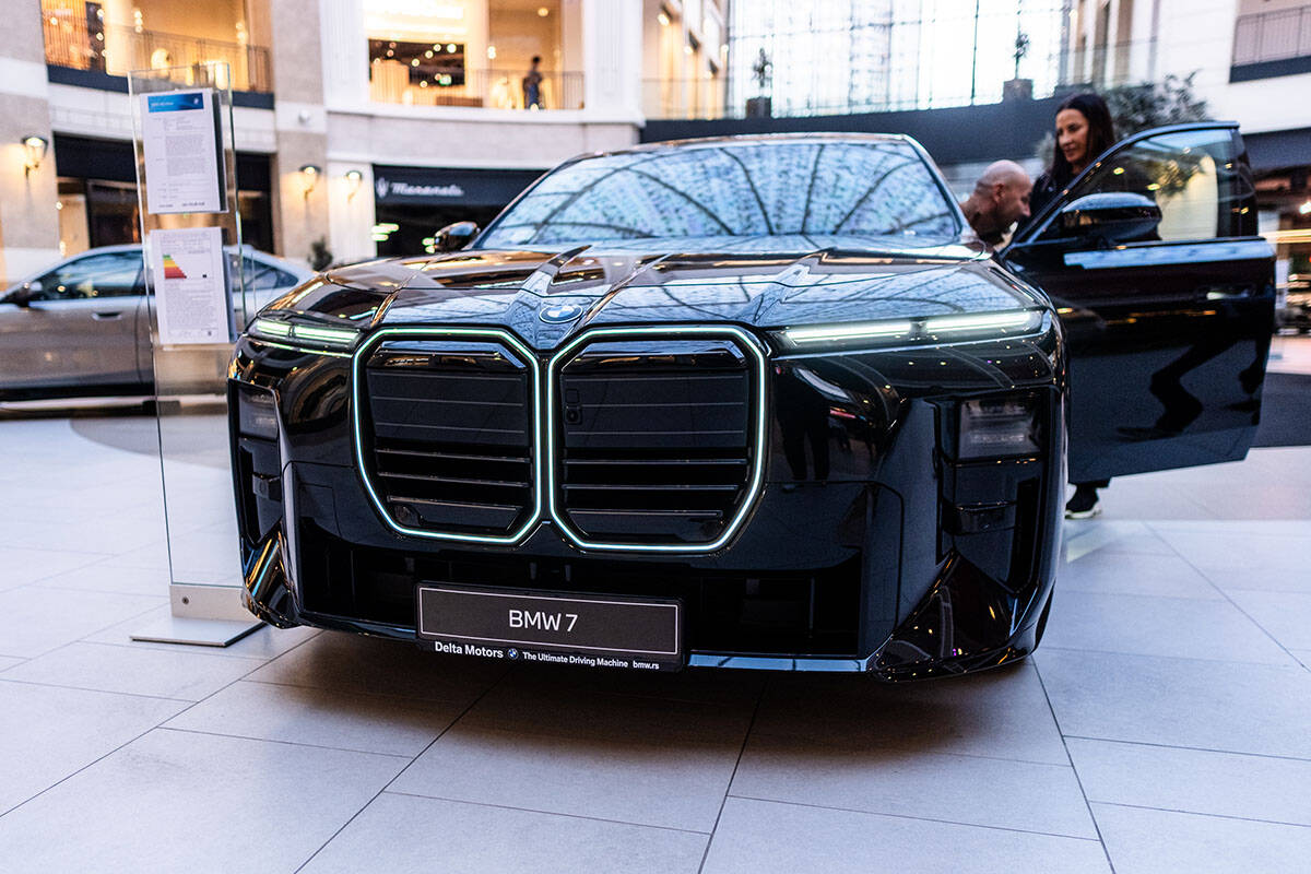 BMW 740 xDrive (1).jpg