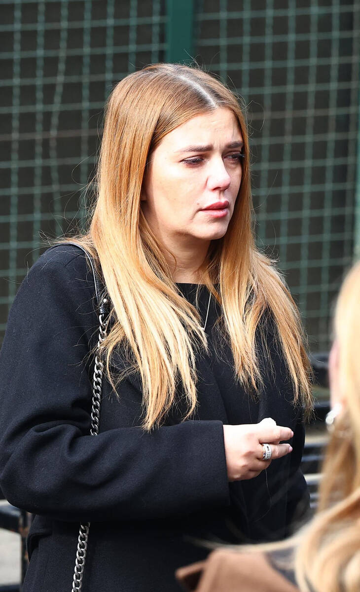 Kija Kockar uplakana stigla na kremaciju Vladimira Vuletića: Sva u crnini, ne krije koliko joj je teško (Foto)