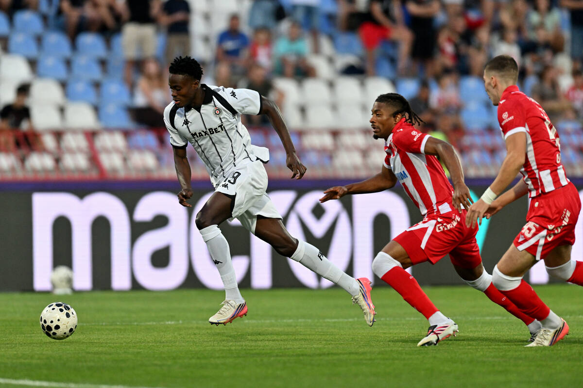 Fudbaler Partizana Demba Sek.
