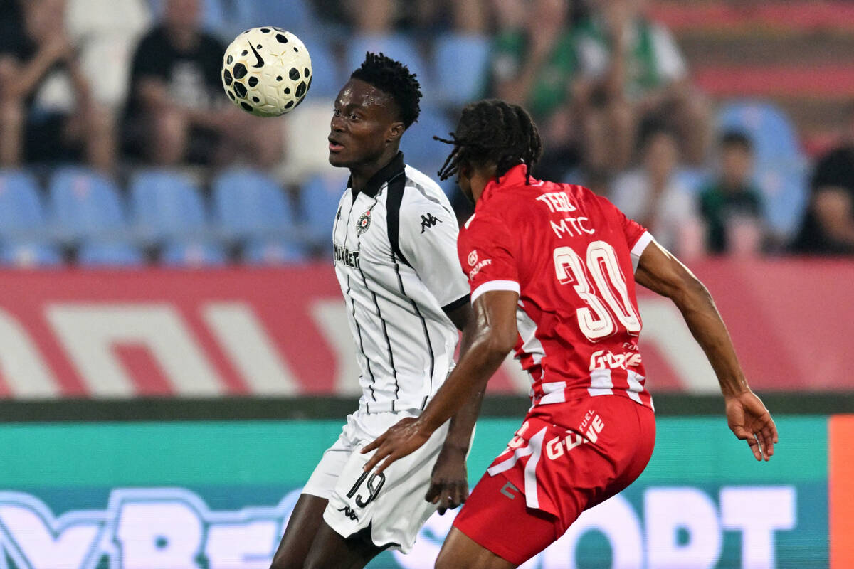 Fudbaler Partizana Demba Sek.