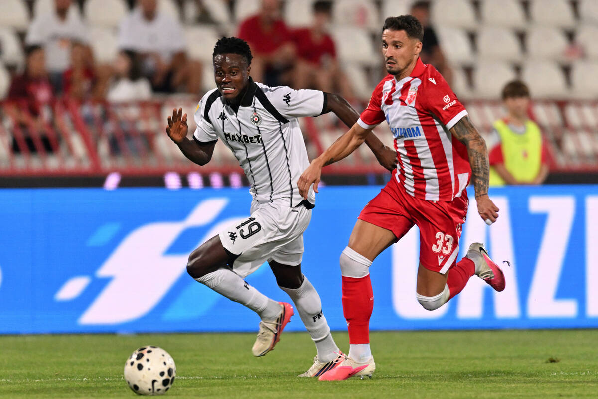 Fudbaler Partizana Demba Sek.