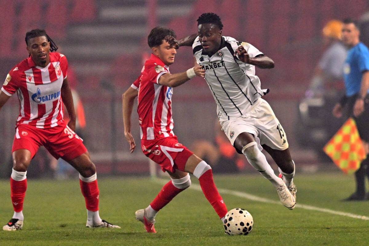 Fudbaler Partizana Demba Sek.