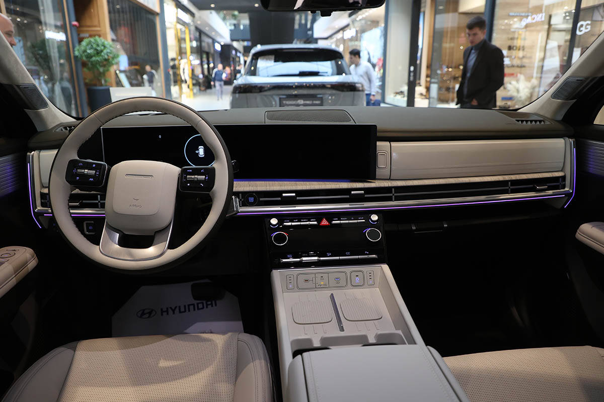 Hyundai Santa Fe 2.jpg