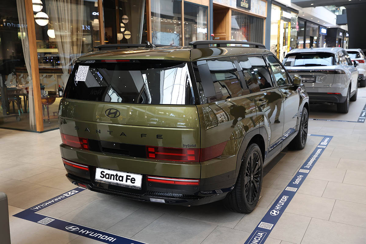 Hyundai Santa Fe 2.jpg