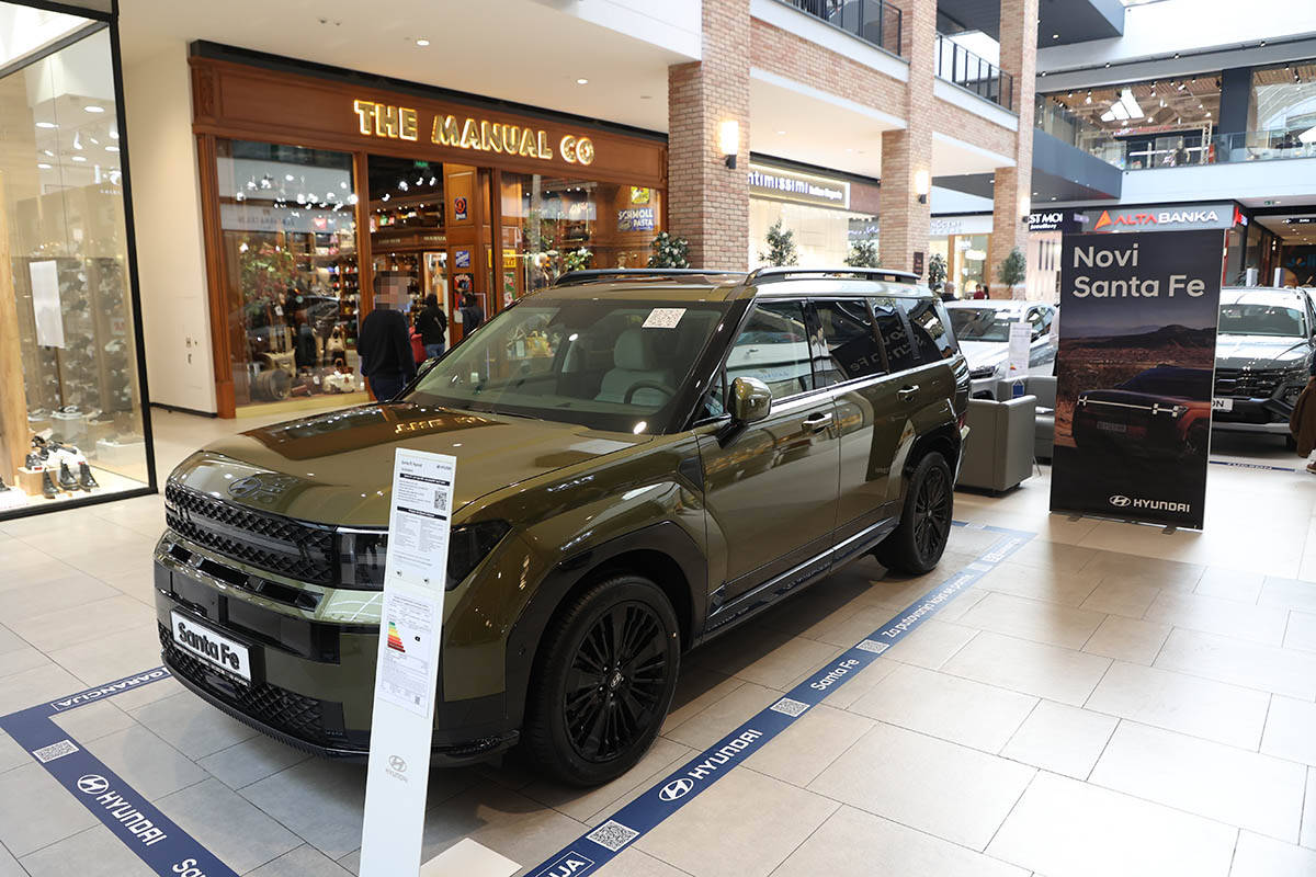 Hyundai Santa Fe 2.jpg