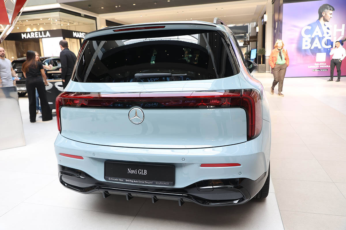 Mercedes benz 2.jpg