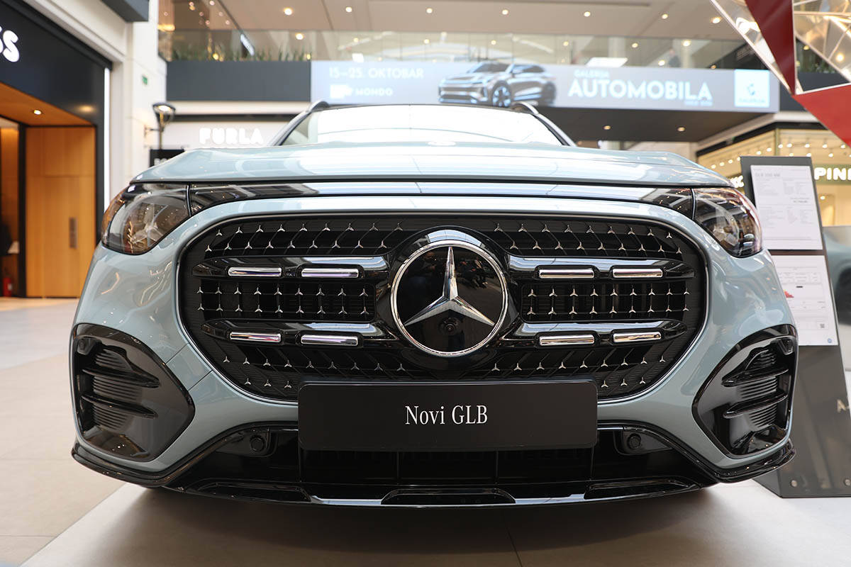 Mercedes benz 2.jpg