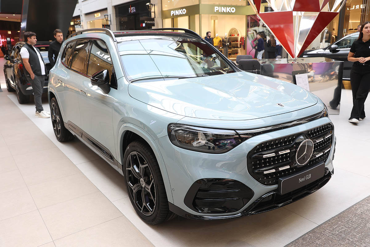 Mercedes benz 2.jpg