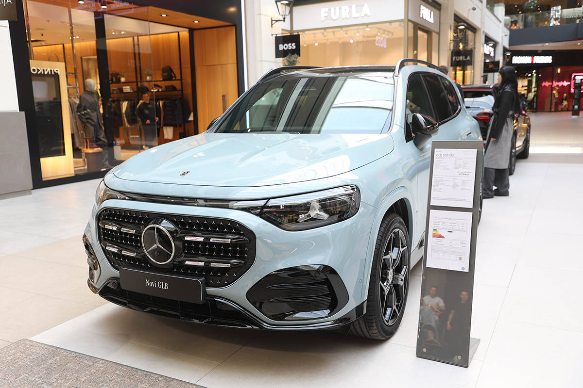 Mercedes benz 2.jpg