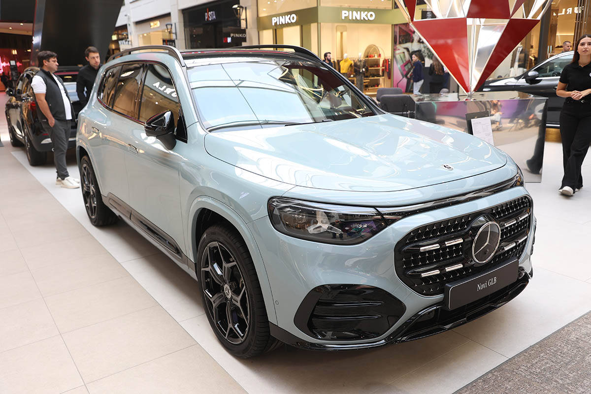 Mercedes benz 2.jpg
