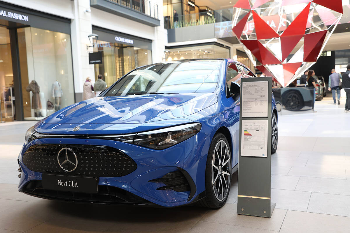Mercedes benz 2.jpg