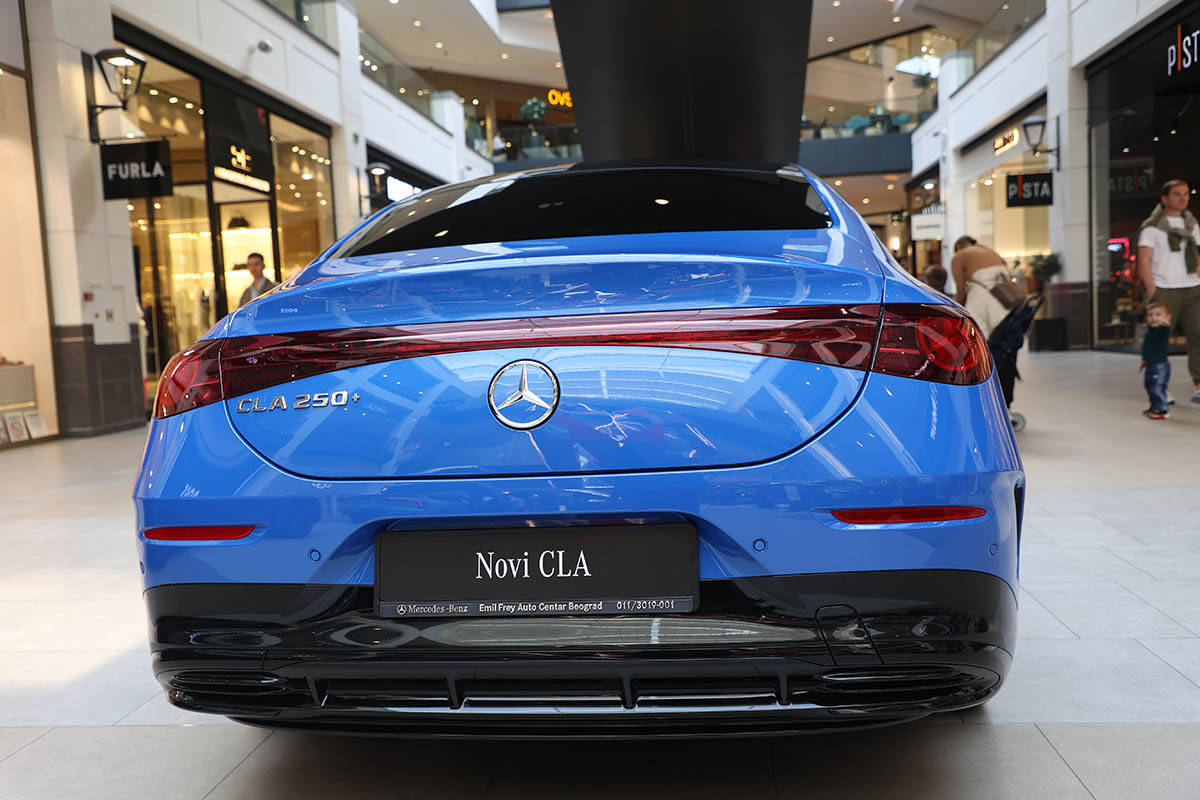Mercedes benz 2.jpg