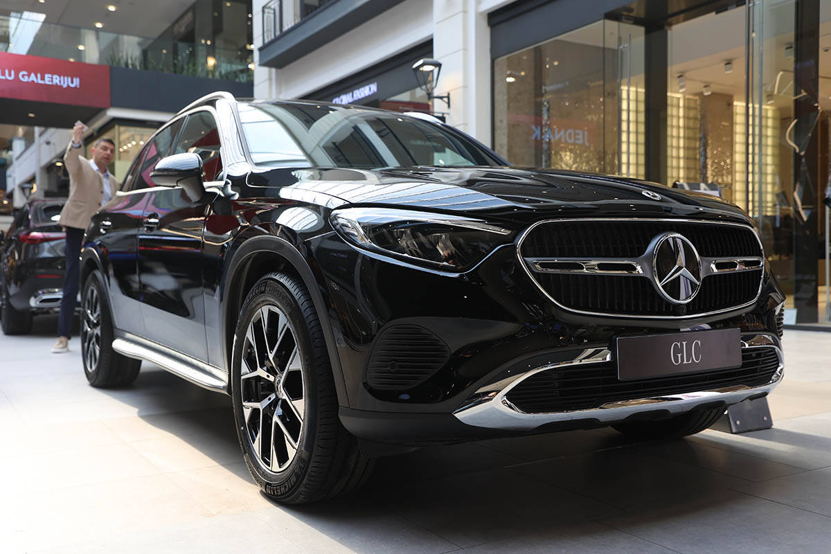 Mercedes benz 2.jpg