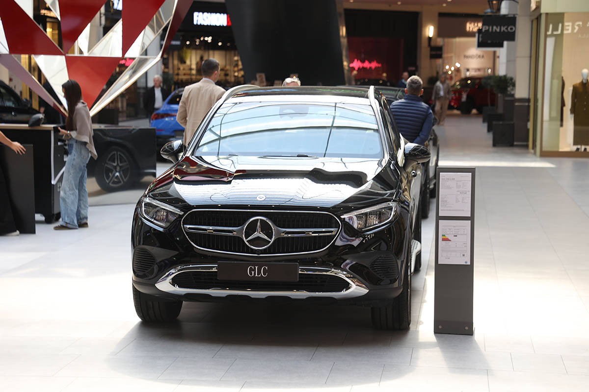 Mercedes benz 2.jpg
