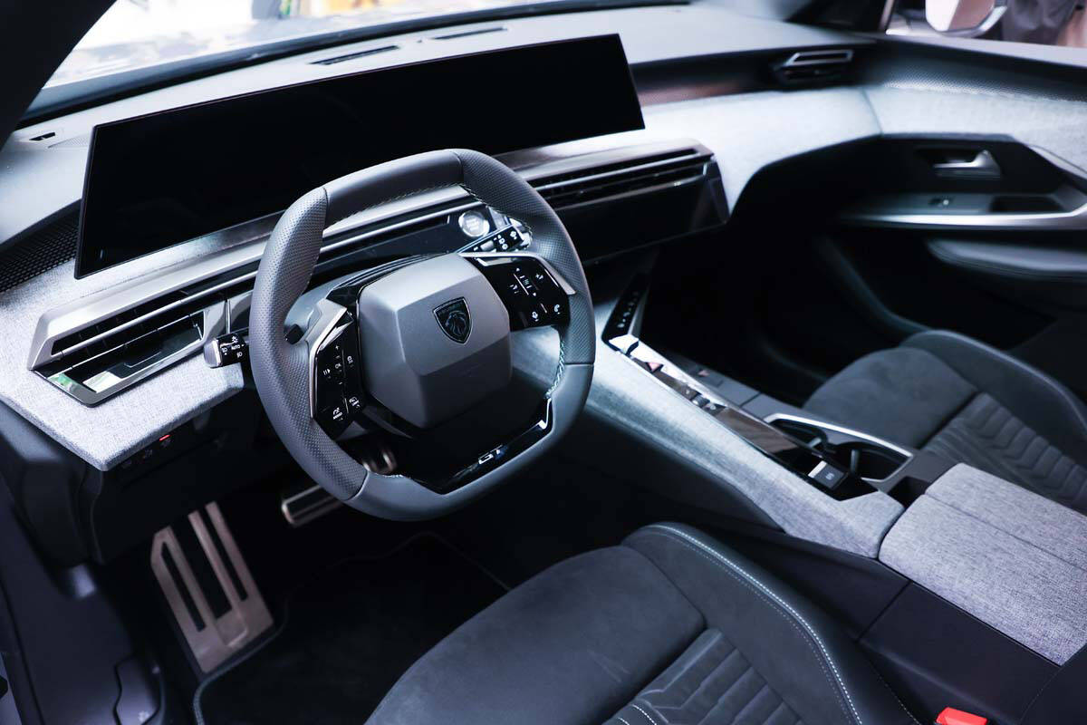 Peugeot 5008 (1).jpg