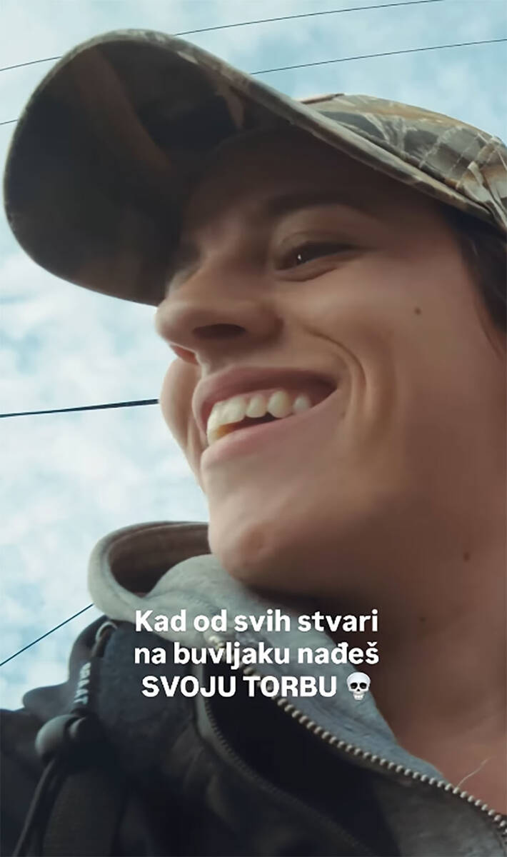 Maša Memedović na buvljaku (1).jpg