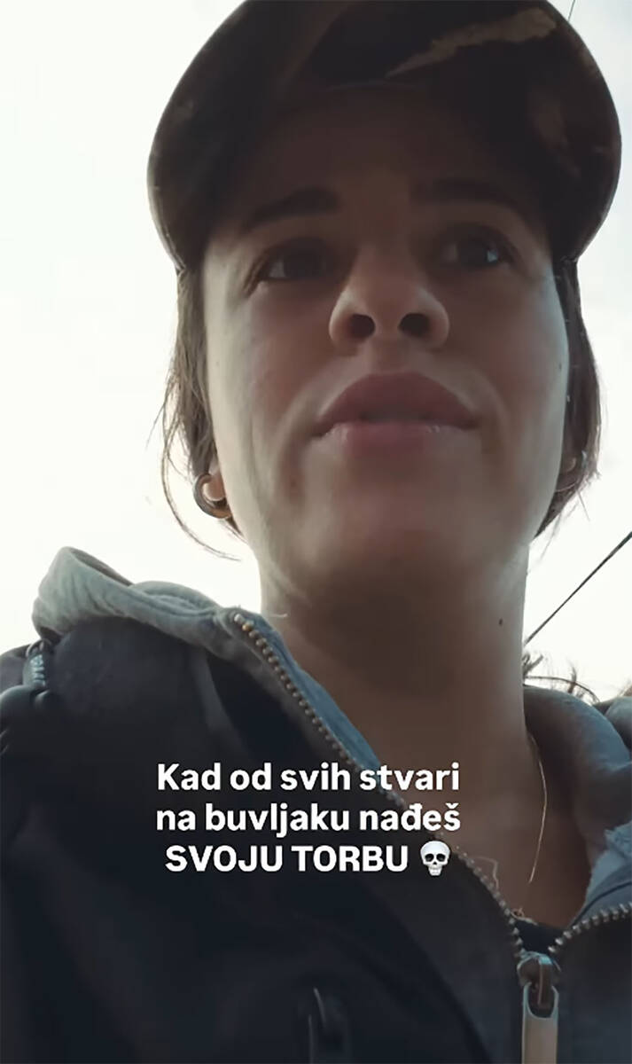 Maša Memedović na buvljaku (1).jpg