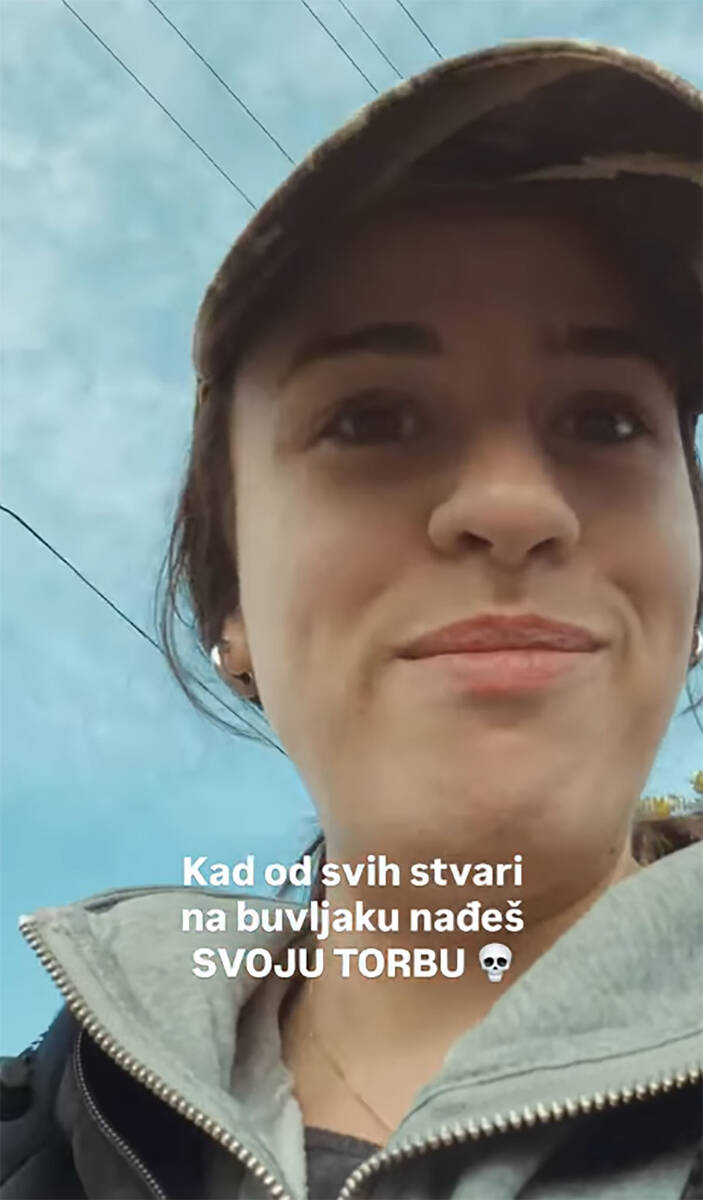 Maša Memedović na buvljaku (1).jpg