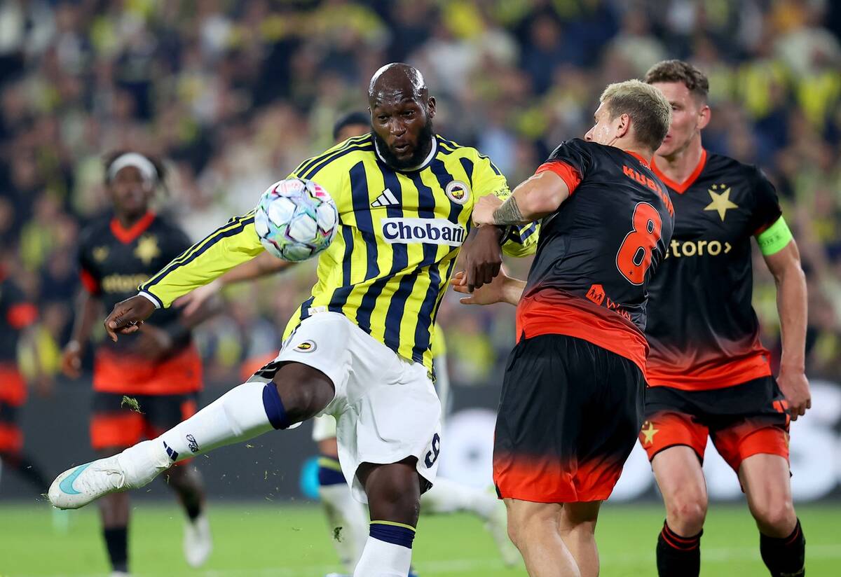 Romelu Lukaku napadač Fenerbahčea protiv Slavije