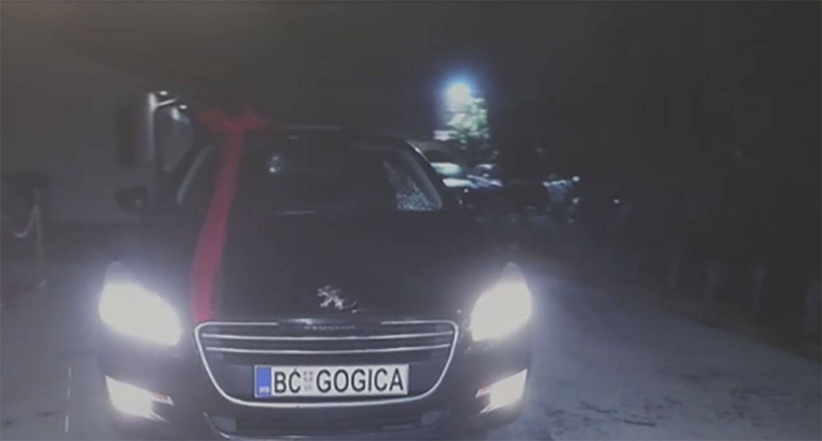 Preduzetnik iz Bogatića poklonio svom zaposlenom automobil (1).jpg