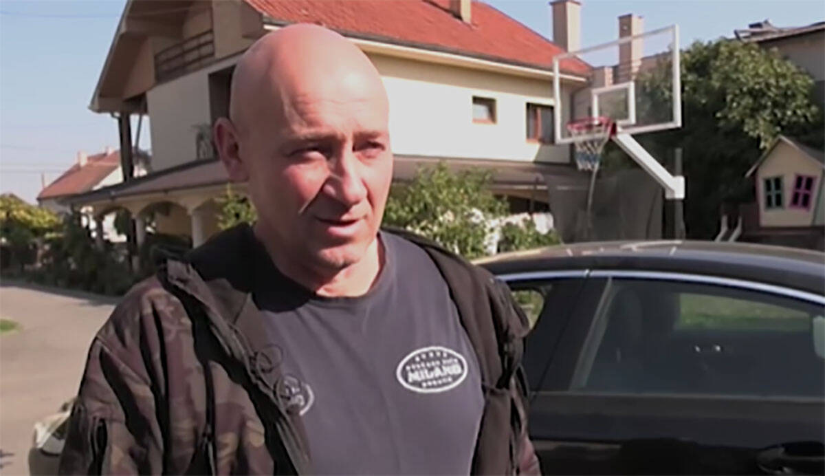 Preduzetnik iz Bogatića poklonio svom zaposlenom automobil (1).jpg