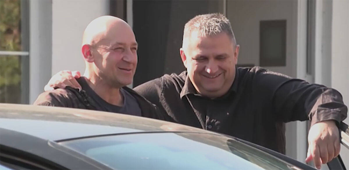 Preduzetnik iz Bogatića poklonio svom zaposlenom automobil (1).jpg