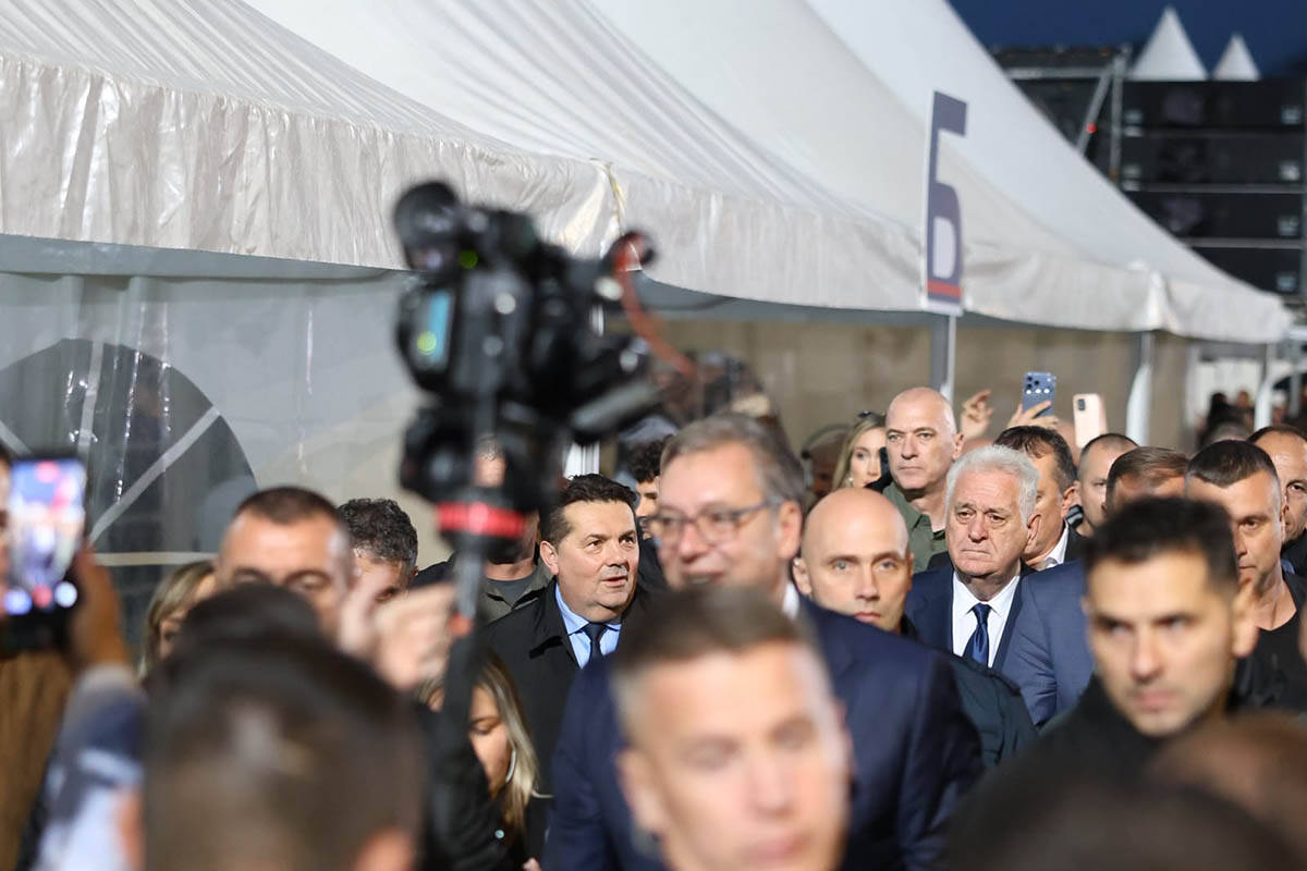 Skup liste Ujedinjena Srbija u Nišu (1).jpg