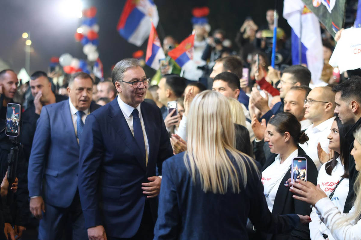 Skup liste Ujedinjena Srbija u Nišu (1).jpg