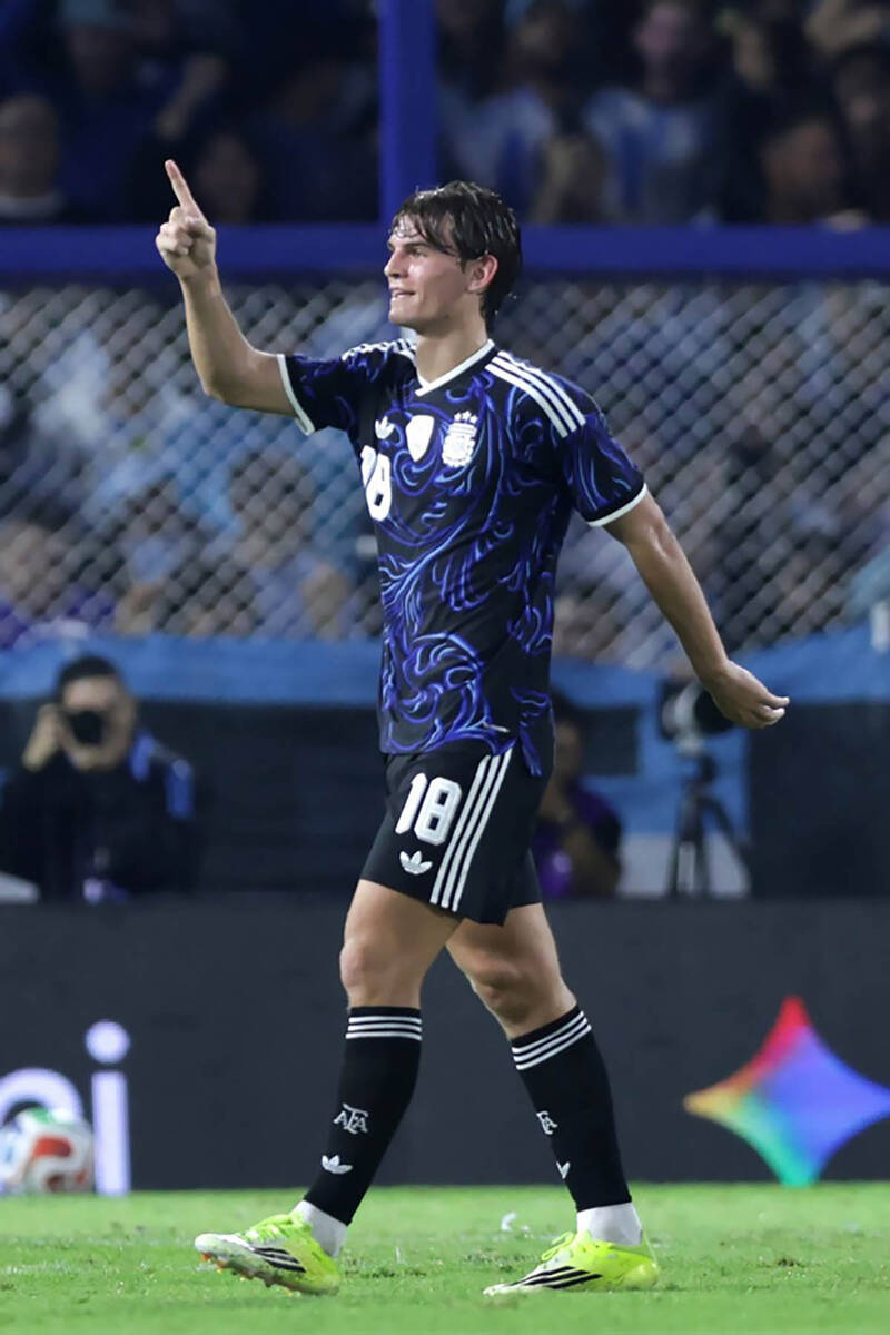 Niko Paz (2).jpg
