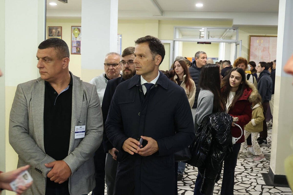 Siniša Mali na glasanju (1).jpg