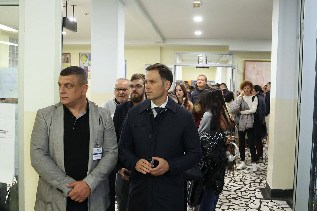 Siniša Mali na glasanju (1).jpg