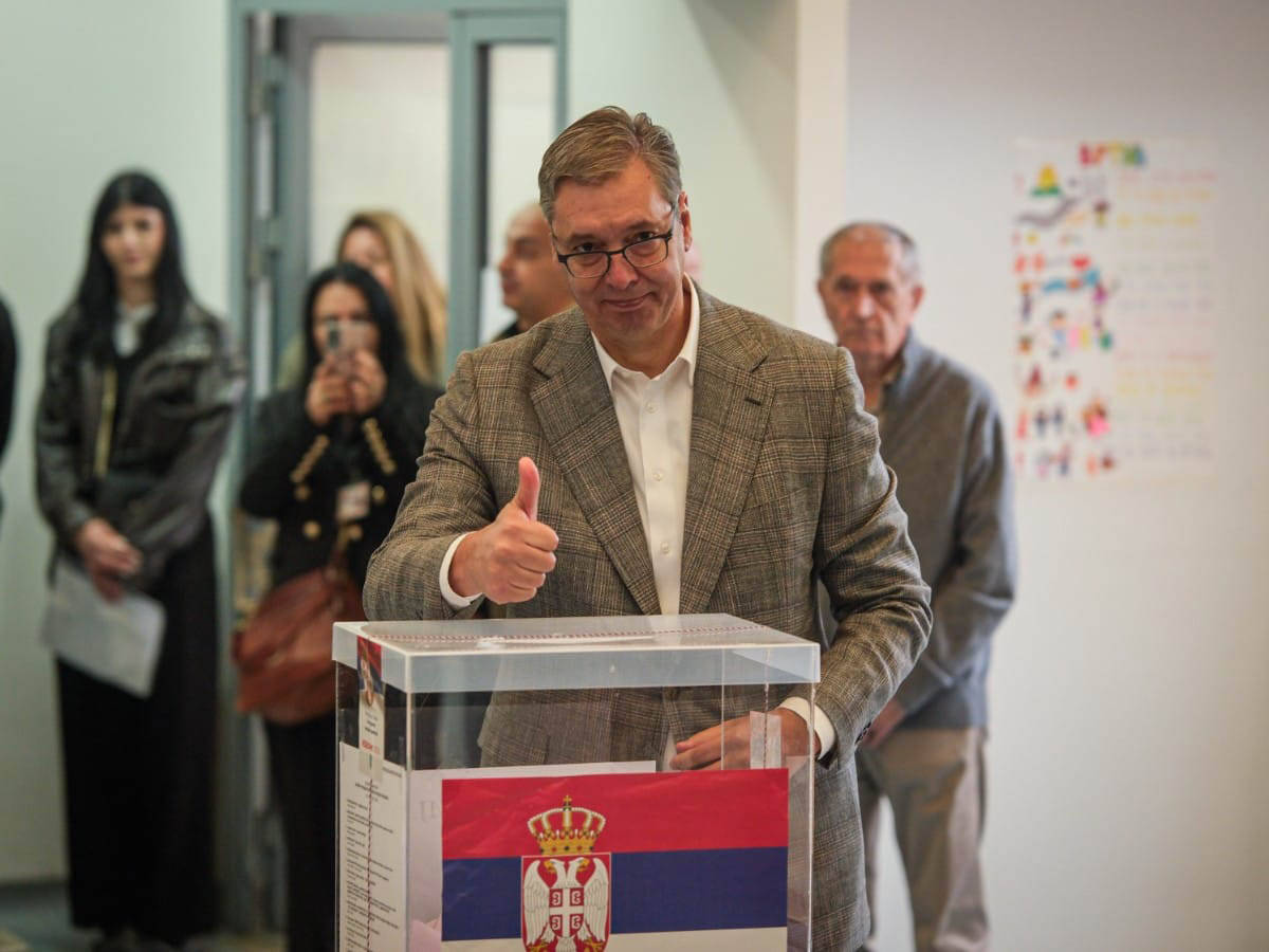 Aleksandar Vučić glasao (2).jpg
