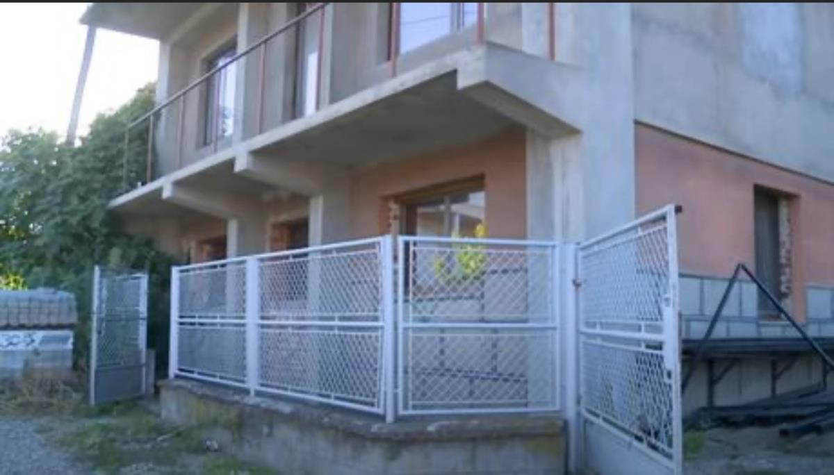Osvojio duplu krunu u rijalitiju i zaradio 100.000 €, a kuća bez fasade: Komšije progovorile o Gastozovoj porodici