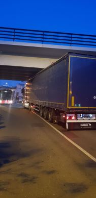 Autobus se zaglavio ispod nadvožnjaka na Vilinim vodama