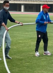 dragan stojkovic japan zalivao travu