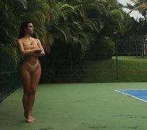 kim kardasijan u kupacem foto