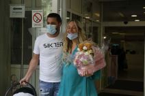 luna i marko u setnji sa bebom