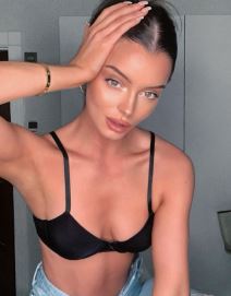 mora higins u kupacem foto