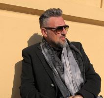 Sandi Cenov se skinuo u kupaći pokazao tetovaže i zgodnu suprugu