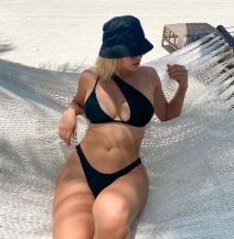 viktorija zontag u bikiniju