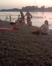 Muškarac tukao devojku na Adi Ciganliji (Video)