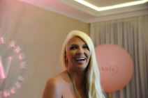 jelena karleusa u seksi haljini 