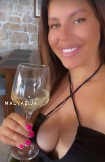 Seka Aleksić dekolte