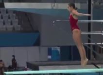 Pamela Vare, Antraxa Čavez, skakanje u vodu (2)